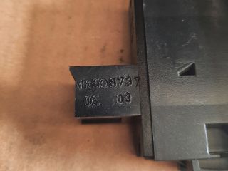 bontott MITSUBISHI SPACE STAR Jobb első Ablakemelő Kapcsoló