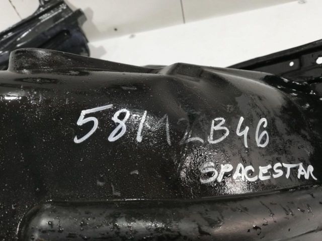 bontott MITSUBISHI SPACE STAR Jobb első Dobbetét (Kerékjárati, Műanyag)