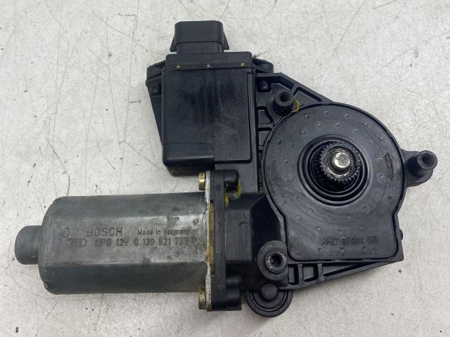 bontott MITSUBISHI SPACE STAR Jobb hátsó Ablakemelő Motor