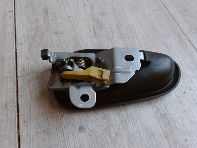 bontott MITSUBISHI SPACE STAR Jobb hátsó Belső Kilincs