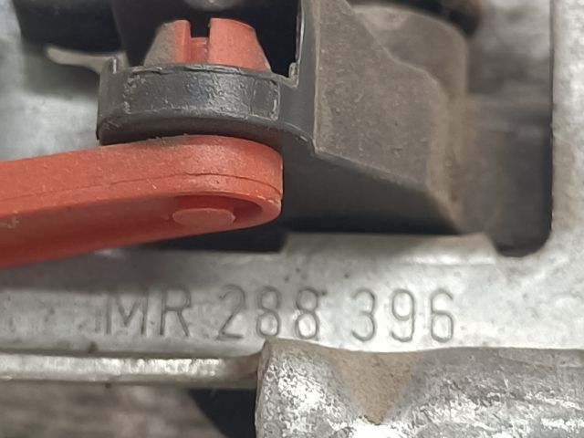 bontott MITSUBISHI SPACE STAR Jobb hátsó Belső Kilincs