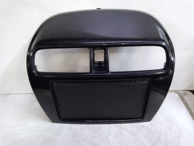 bontott MITSUBISHI SPACE STAR Középső Szellőző Keret