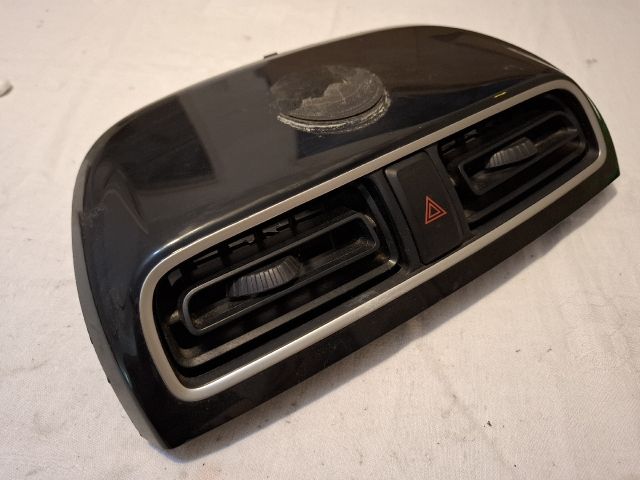 bontott MITSUBISHI SPACE STAR Középső Szellőző