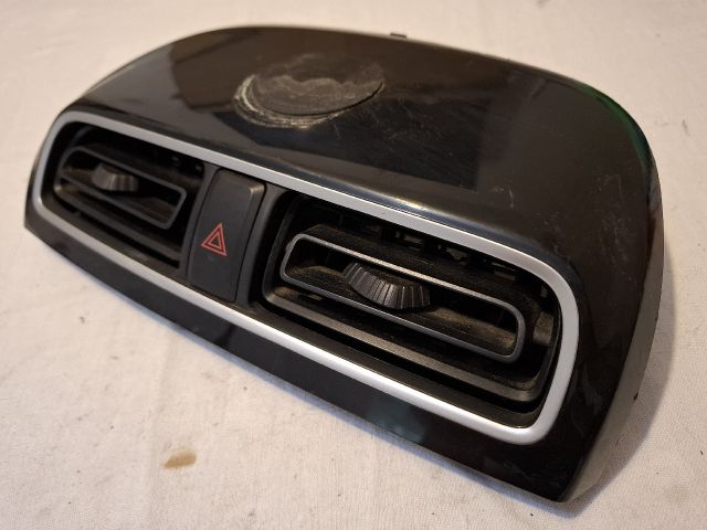 bontott MITSUBISHI SPACE STAR Középső Szellőző