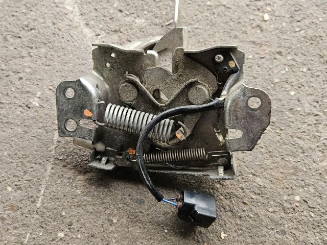 bontott MITSUBISHI SPACE STAR Motorháztető Zárszerkezet