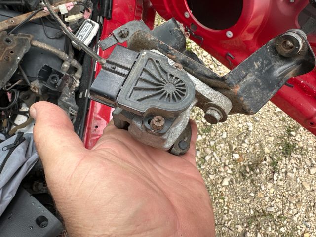 bontott MITSUBISHI SPACE WAGON Fojtószelep Jeladó