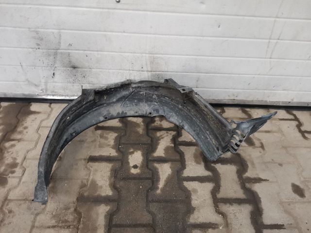 bontott NISSAN 350 Bal első Dobbetét (Kerékjárati, Műanyag)