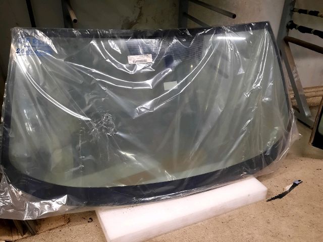 bontott NISSAN 350 Első Szélvédő