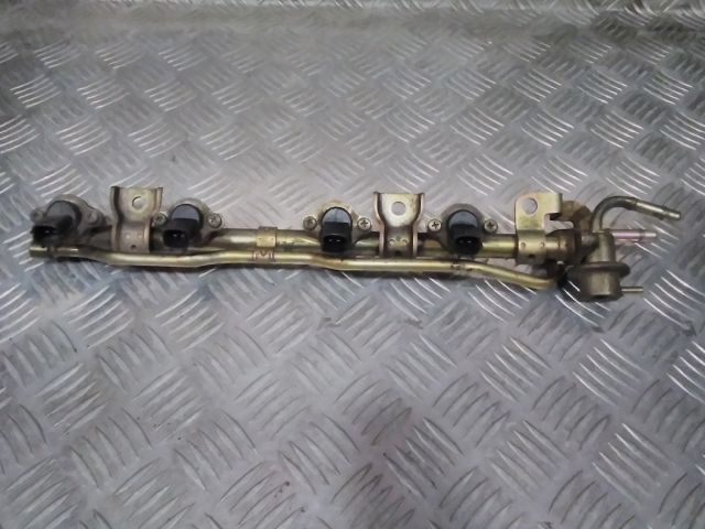 bontott NISSAN ALMERA I Porlasztó Sor / Híd