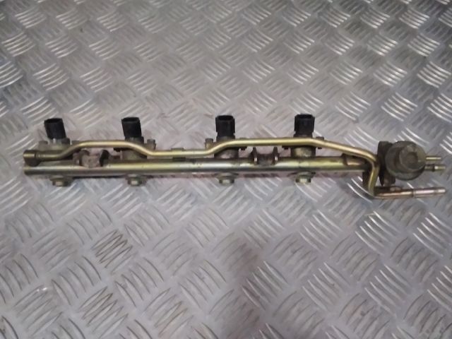 bontott NISSAN ALMERA I Porlasztó Sor / Híd