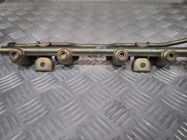 bontott NISSAN ALMERA I Porlasztó Sor / Híd