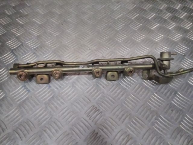 bontott NISSAN ALMERA I Porlasztó Sor / Híd