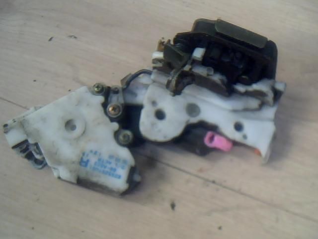 bontott NISSAN ALMERA I Bal hátsó Ajtózár