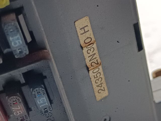 bontott NISSAN ALMERA I Biztosítéktábla Utastér