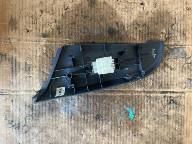 bontott NISSAN ALMERA I Jobb első Ablakemelő Kapcsoló