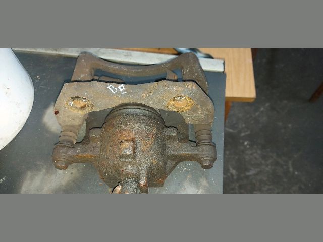 bontott NISSAN ALMERA II Bal első Féknyereg Munkahengerrel