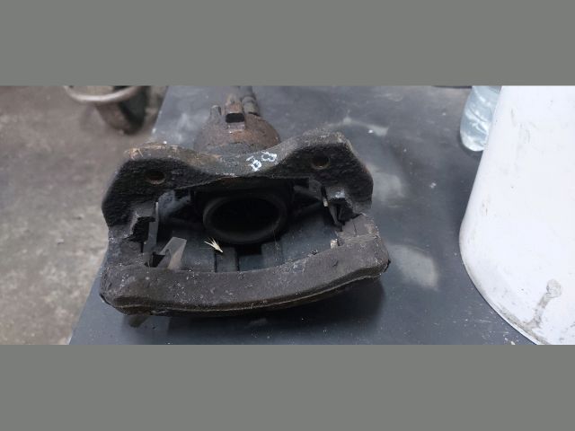 bontott NISSAN ALMERA II Bal első Féknyereg Munkahengerrel