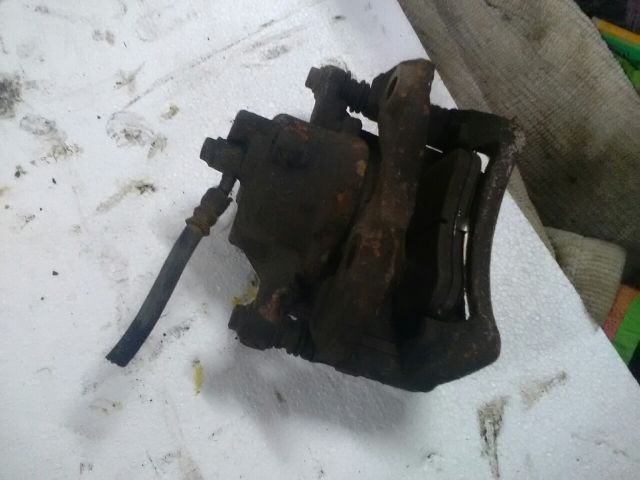 bontott NISSAN ALMERA II Bal első Féknyereg Munkahengerrel