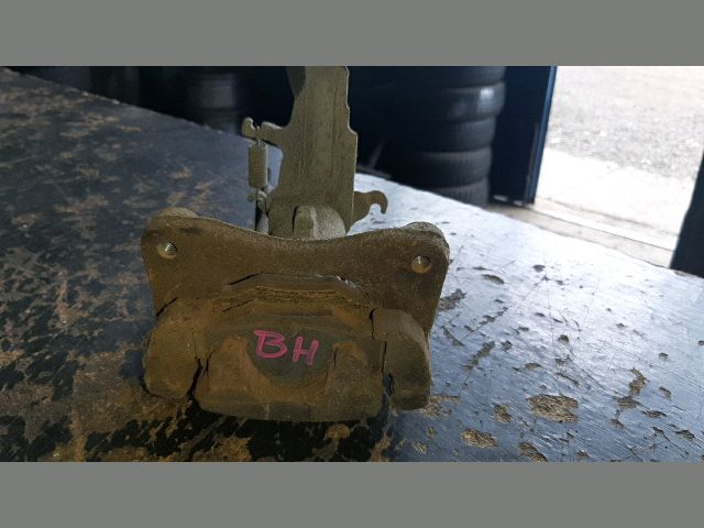 bontott NISSAN ALMERA II Bal hátsó Féknyereg Munkahengerrel