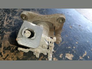 bontott NISSAN ALMERA II Bal hátsó Féknyereg Munkahengerrel