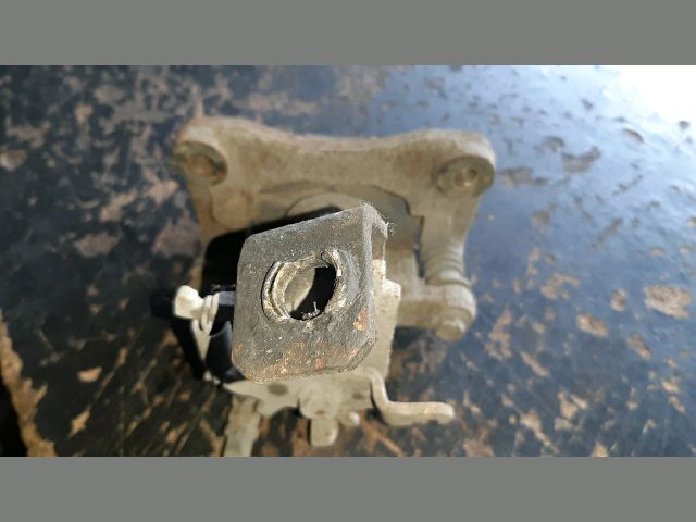 bontott NISSAN ALMERA II Jobb hátsó Féknyereg Munkahengerrel