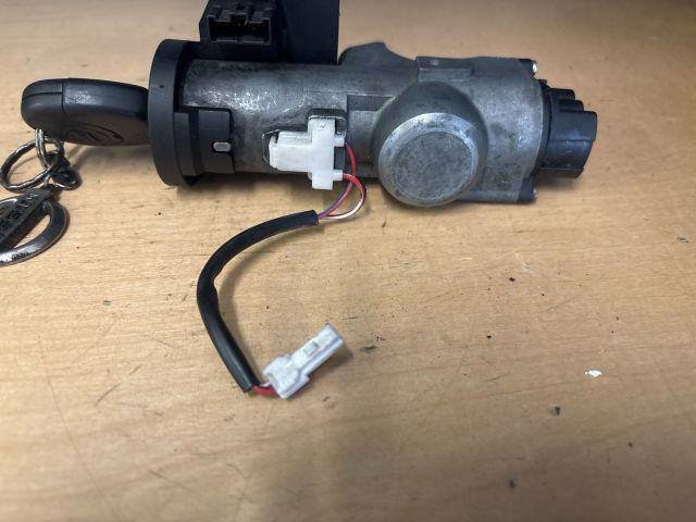 bontott NISSAN ALMERA II Gyújtáskapcsoló Házzal