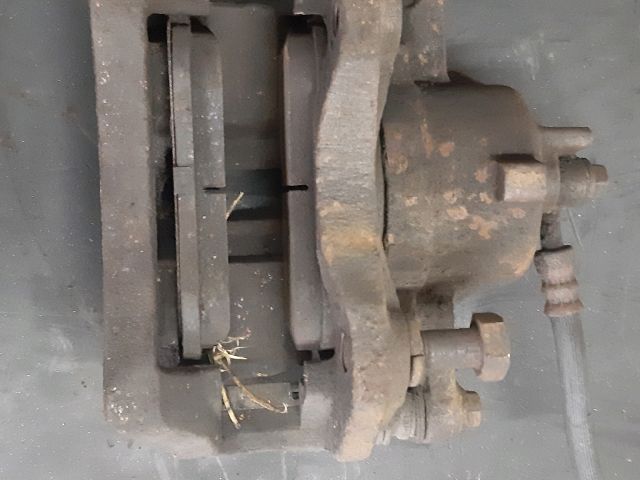 bontott NISSAN ALMERA II Jobb első Féknyereg Munkahengerrel