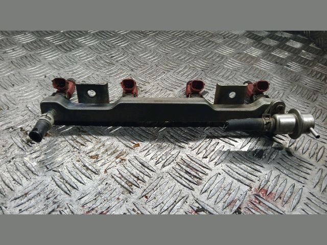 bontott NISSAN ALMERA II Porlasztó Sor / Híd