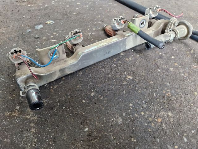 bontott NISSAN ALMERA II Porlasztó Sor / Híd