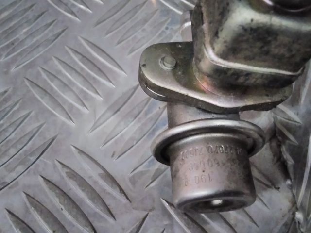 bontott NISSAN ALMERA II Porlasztó Sor / Híd