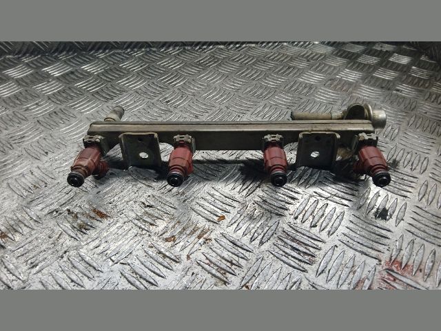 bontott NISSAN ALMERA II Porlasztó Sor / Híd