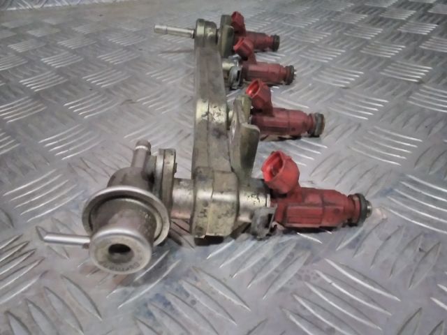 bontott NISSAN ALMERA II Porlasztó Sor / Híd