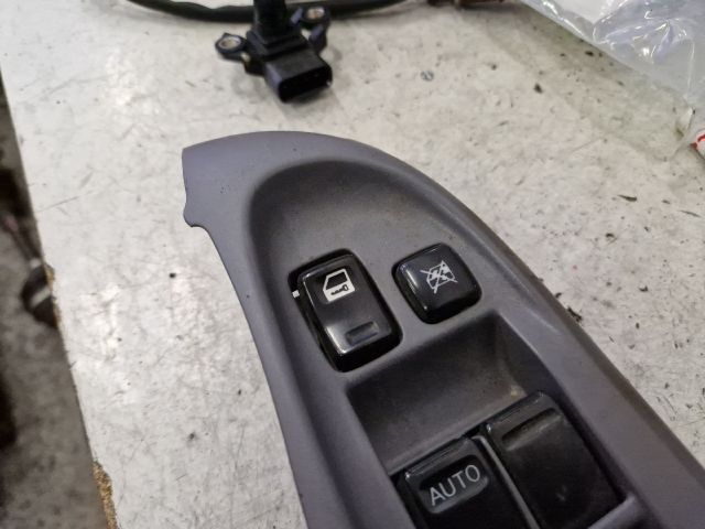 bontott NISSAN ALMERA II Ablakemelő Kapcsoló Négyes / Kettes