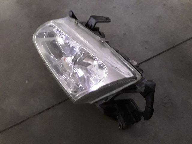 bontott NISSAN ALMERA II Bal Fényszóró