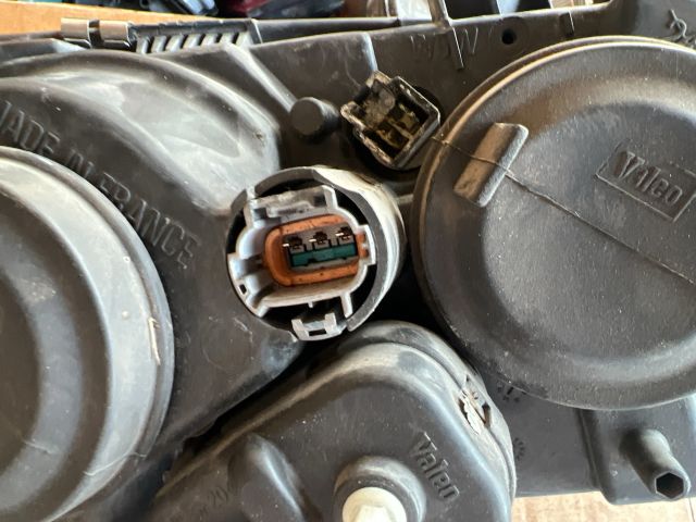 bontott NISSAN ALMERA II Bal Fényszóró