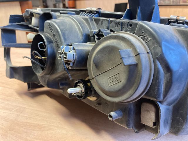 bontott NISSAN ALMERA II Bal Fényszóró