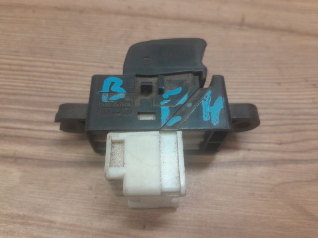 bontott NISSAN ALMERA II Bal hátsó Ablakemelő Kapcsoló