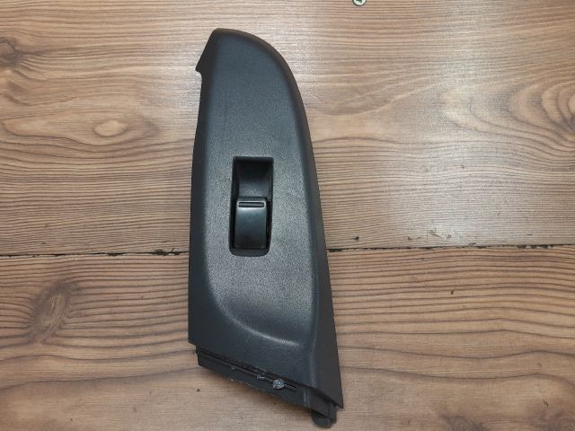 bontott NISSAN ALMERA II Bal hátsó Ablakemelő Kapcsoló