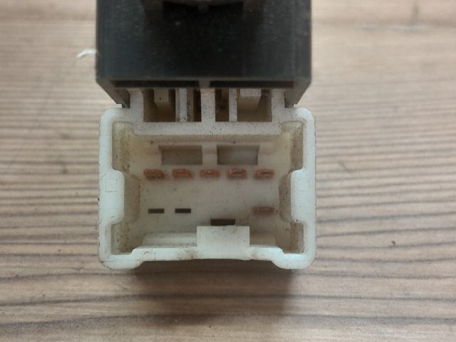 bontott NISSAN ALMERA II Bal hátsó Ablakemelő Kapcsoló