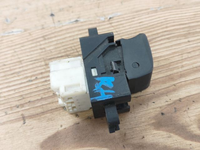 bontott NISSAN ALMERA II Bal hátsó Ablakemelő Kapcsoló