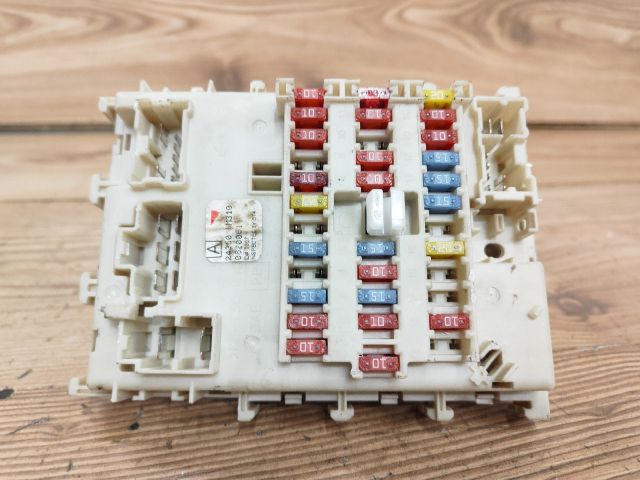 bontott NISSAN ALMERA II Biztosítéktábla Utastér