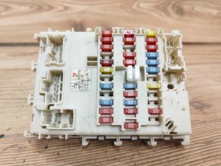 bontott NISSAN ALMERA II Biztosítéktábla Utastér