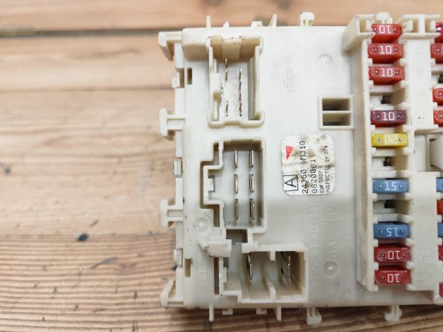 bontott NISSAN ALMERA II Biztosítéktábla Utastér