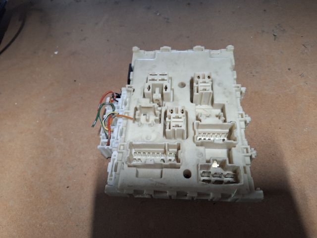 bontott NISSAN ALMERA II Biztosítéktábla Utastér