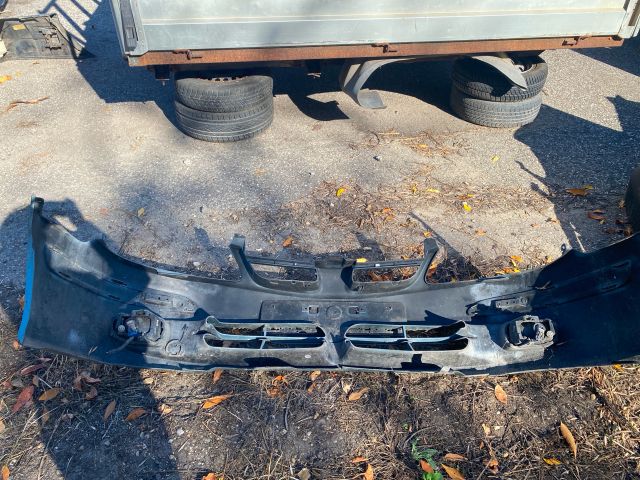 bontott NISSAN ALMERA II Első Lökhárító (Részeivel)