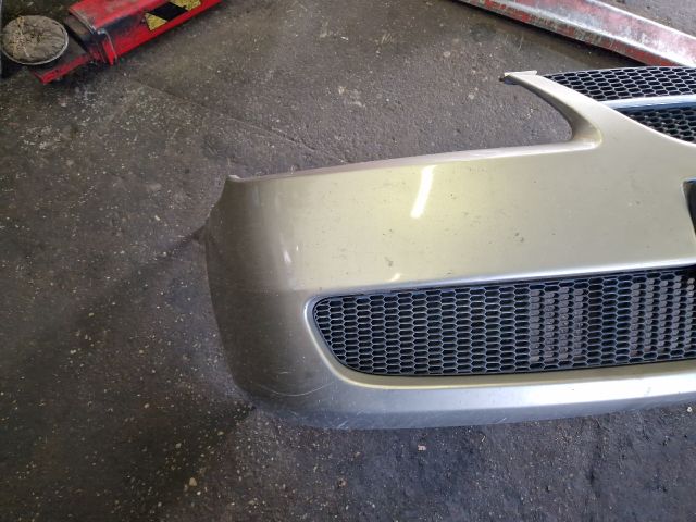 bontott NISSAN ALMERA II Első Lökhárító (Részeivel)