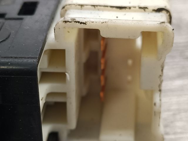 bontott NISSAN ALMERA II Jobb első Ablakemelő Kapcsoló