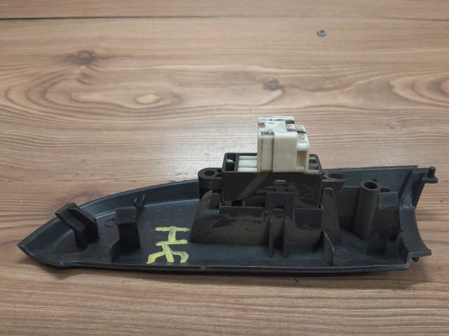 bontott NISSAN ALMERA II Jobb hátsó Ablakemelő Kapcsoló