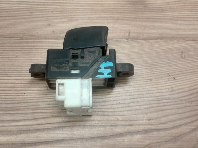 bontott NISSAN ALMERA II Jobb hátsó Ablakemelő Kapcsoló