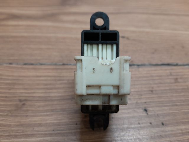 bontott NISSAN ALMERA II Jobb hátsó Ablakemelő Kapcsoló